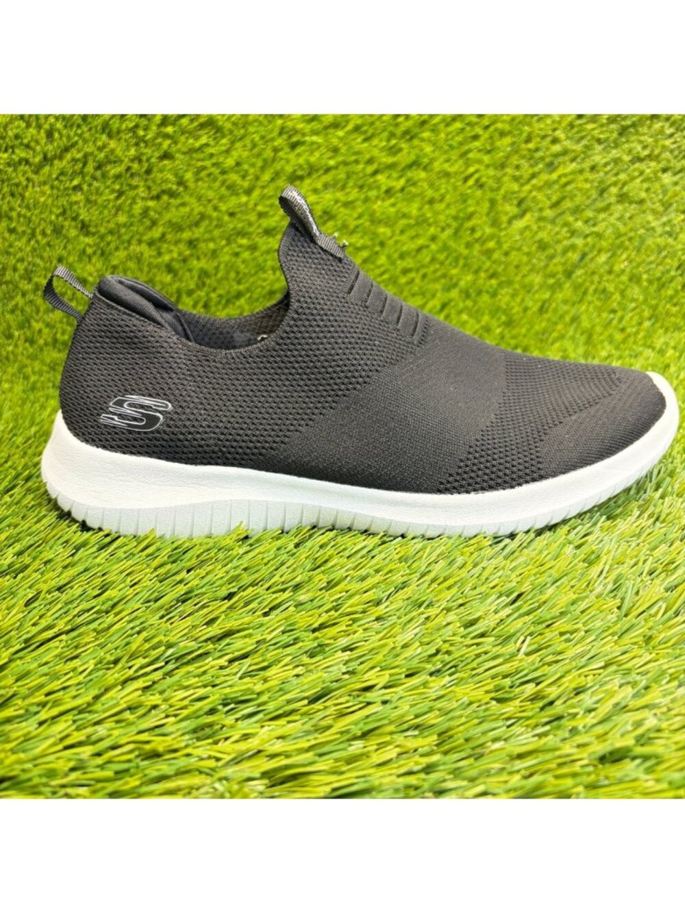 Skechers Ultra Flex Womens Size 9.5 Black White Athletic Slip On Shoes Sneakers